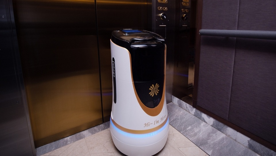 Hi-Ro, you AI robot butler